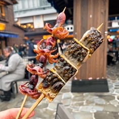 �����U����