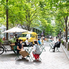 �����U����